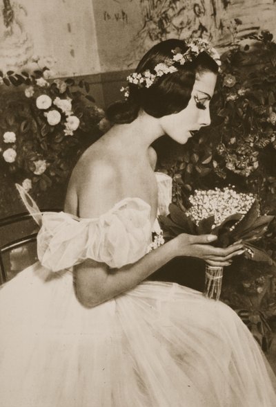 Tamara Toumanova in Les Sylphides, dal Grand Ballet de Monte-Carlo, 1949 da French Photographer